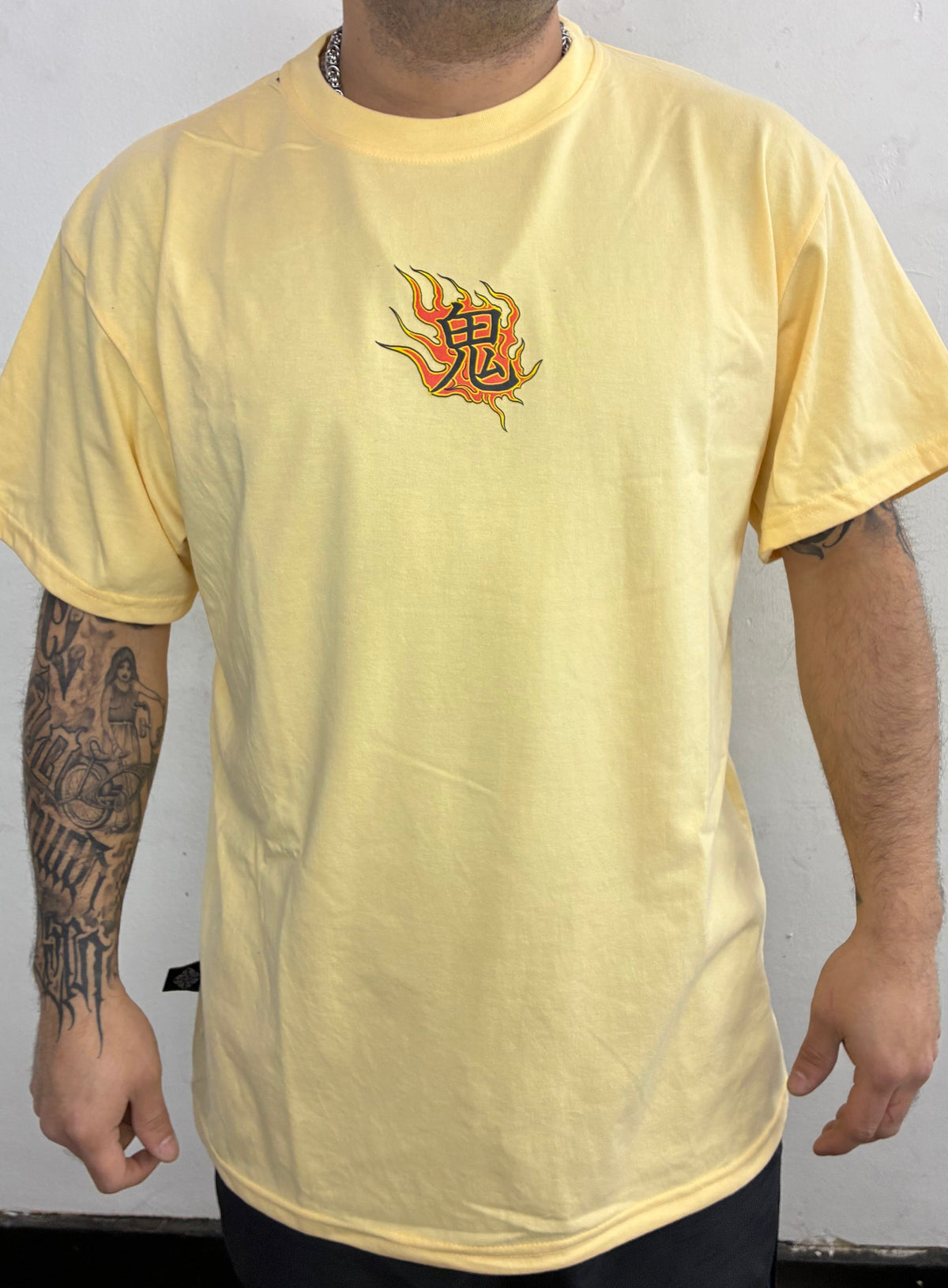 JIGOKU NO OSHIE /shoki colab by Valentina narbona / Polera amarillo crema alto gramaje