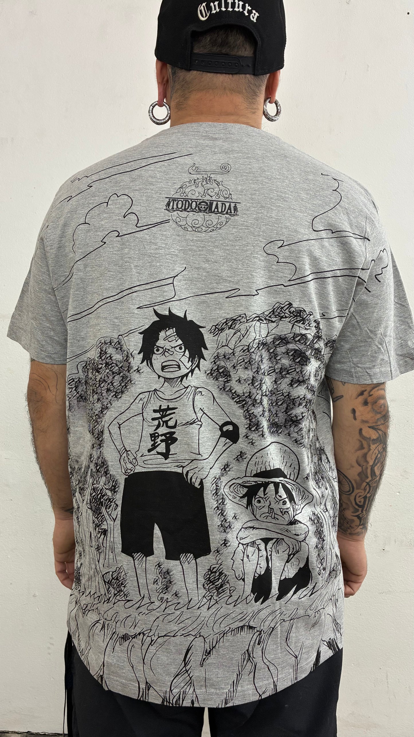 ONE PIECE / BROTHERS TILL THE END  DOBLE FULL PRINT polera GRIS