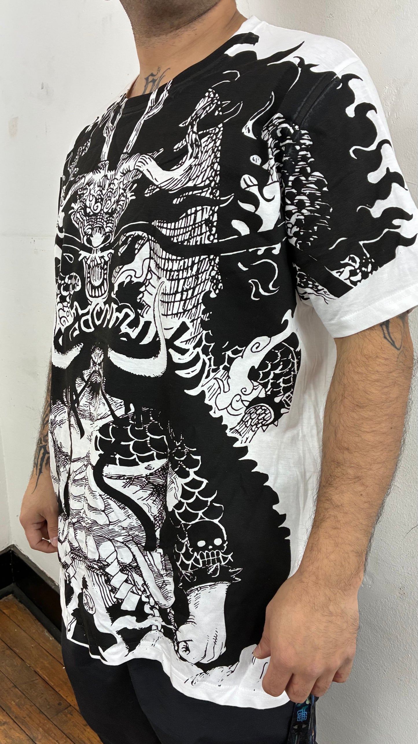 ONE PIECE / LUFFY VS KAIDO  FULL PRINT / polera BLANCA