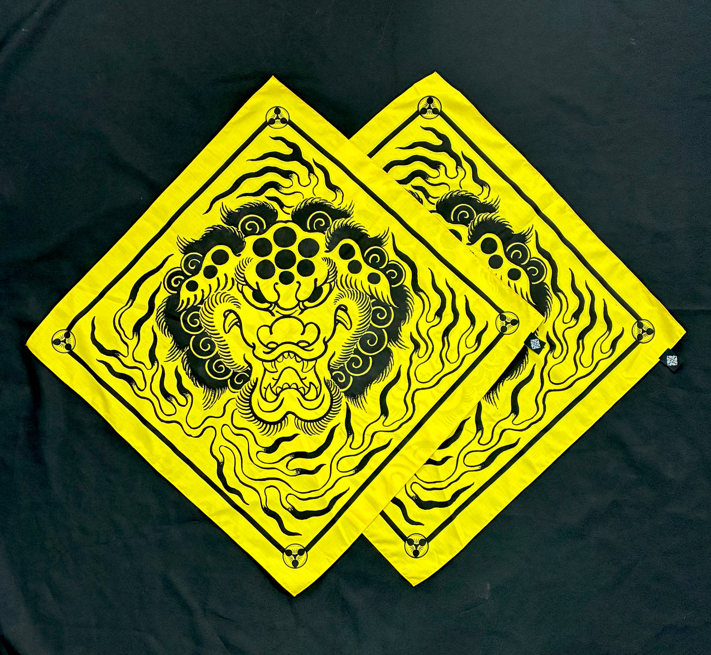 PERROFU bandana colab by PABLO ESQUIVEL ed limitada 65x65cm