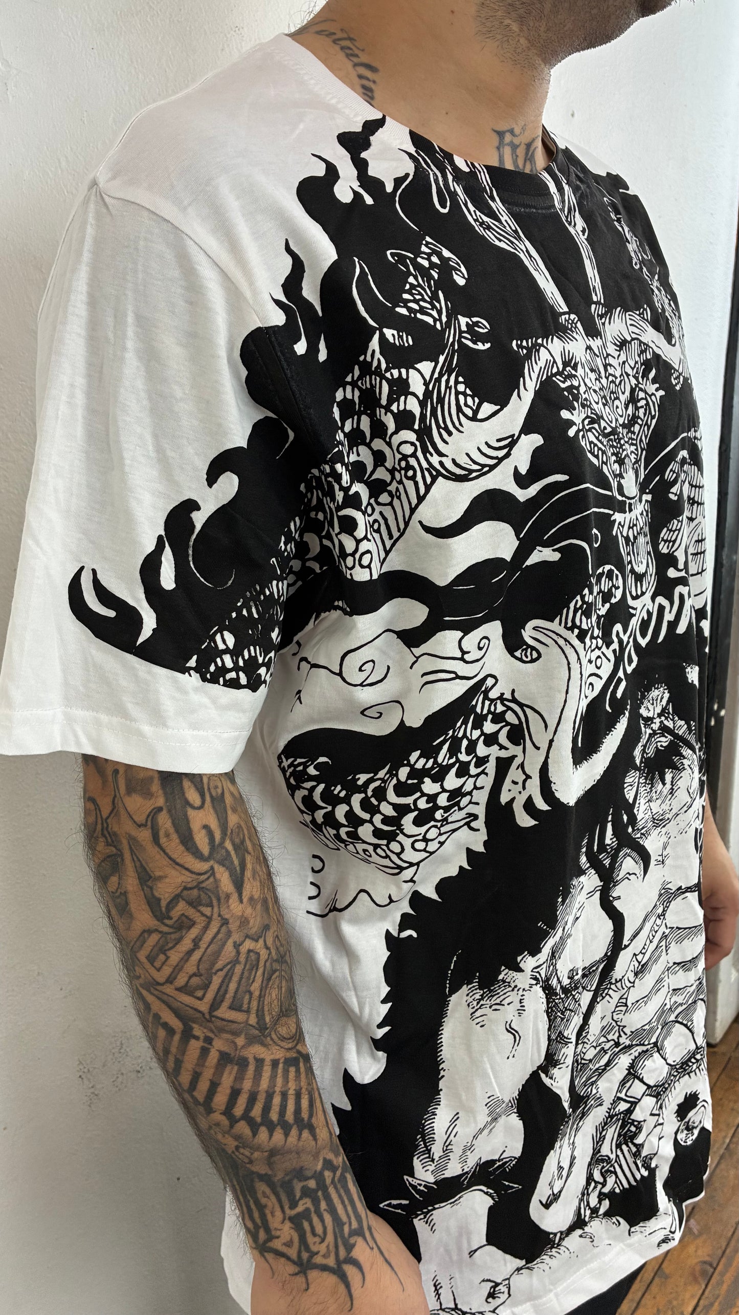ONE PIECE / LUFFY VS KAIDO  FULL PRINT / polera BLANCA