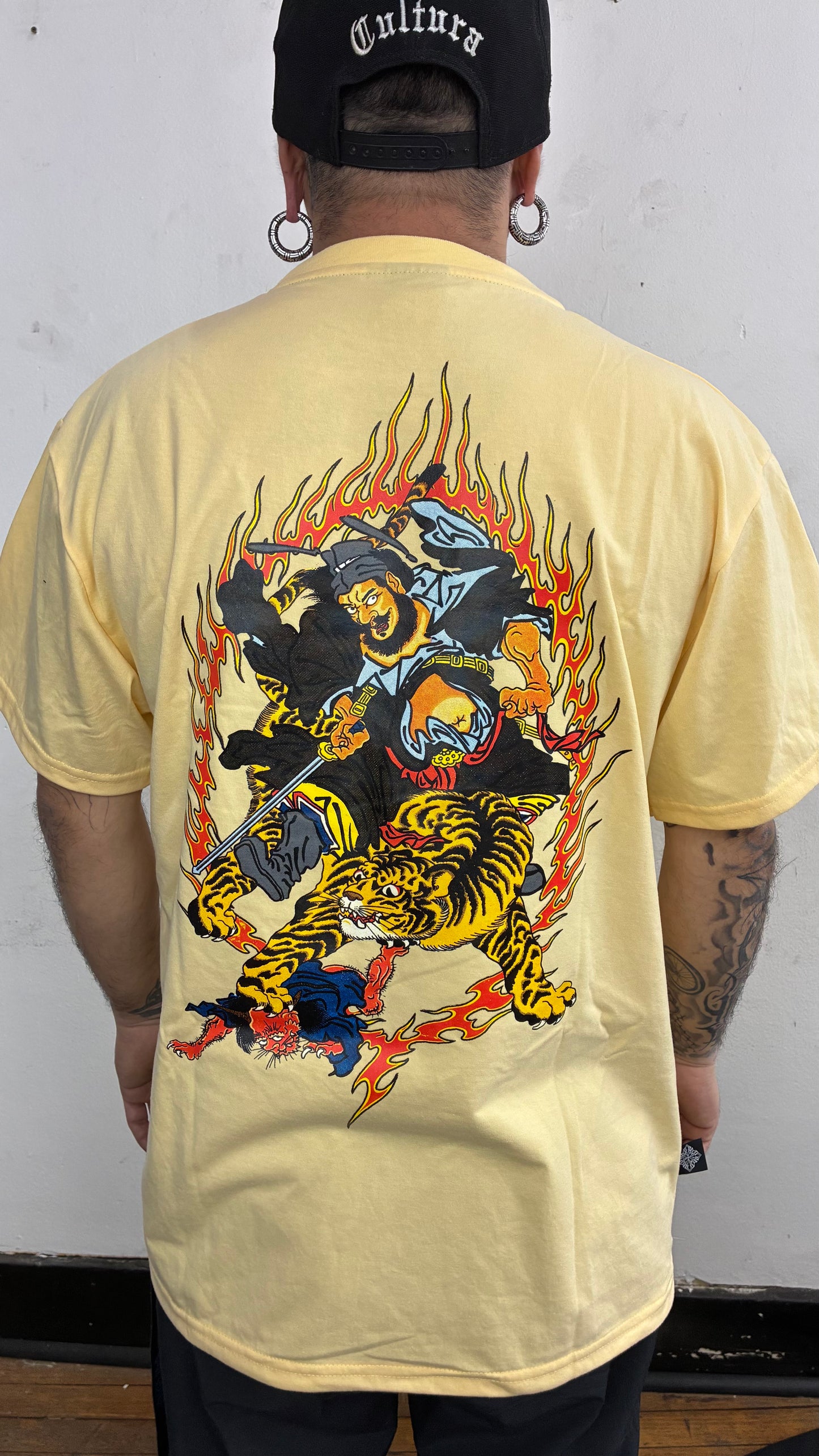 JIGOKU NO OSHIE /shoki colab by Valentina narbona / Polera amarillo crema alto gramaje