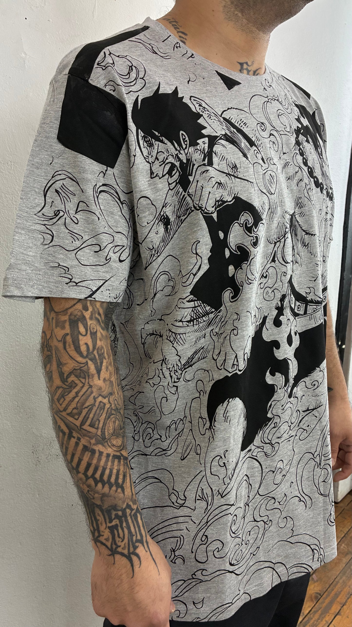ONE PIECE / BROTHERS TILL THE END  DOBLE FULL PRINT polera GRIS