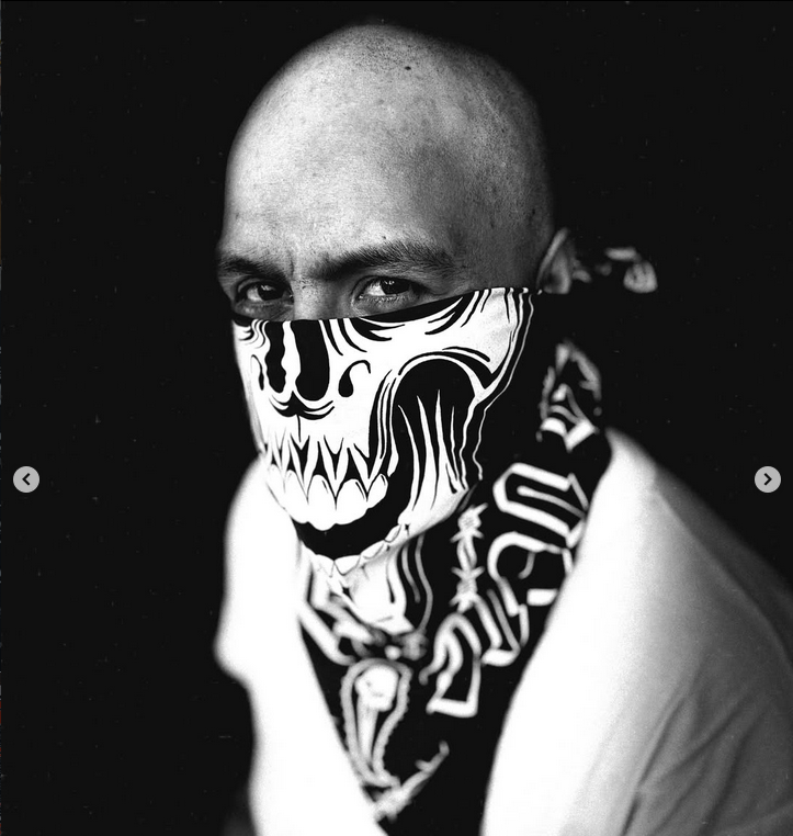 CHIVO 19 X TODO O NADA BANDANA hxc colab 65x65cm FAMILIA LATINA
